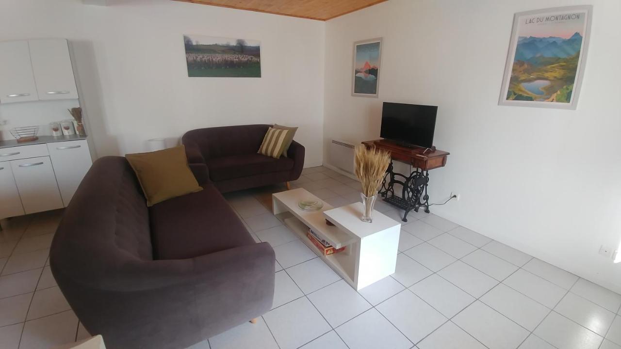 Meuble De Tourisme Au Coeur Du Village A , Bearn Aramits